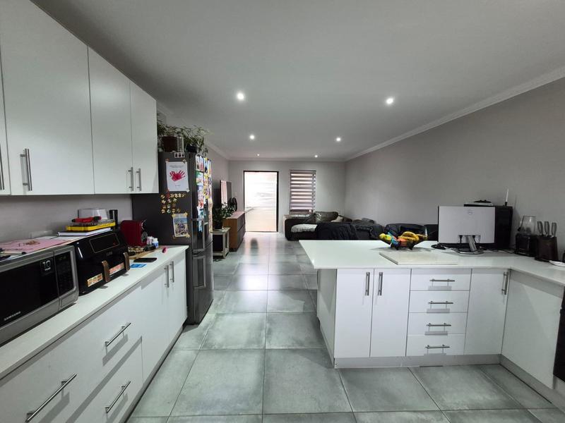 5 Bedroom Property for Sale in Die Bult Western Cape